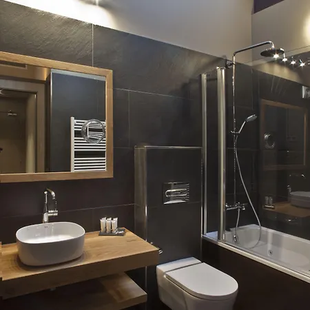 فندق Boutique La Neu 2*