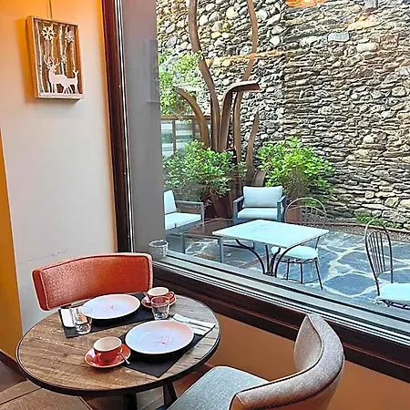 فندق Boutique La Neu 2*